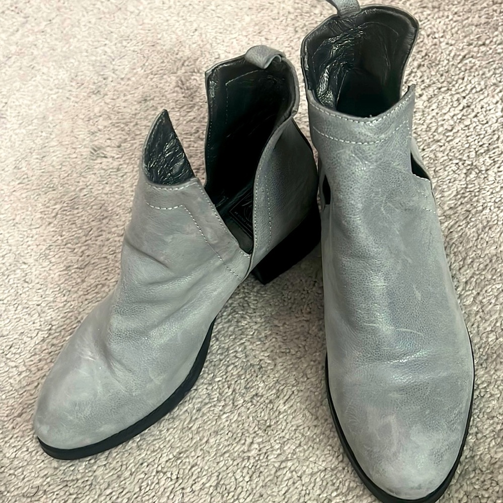 Vintage Jeffrey Campbell Booties